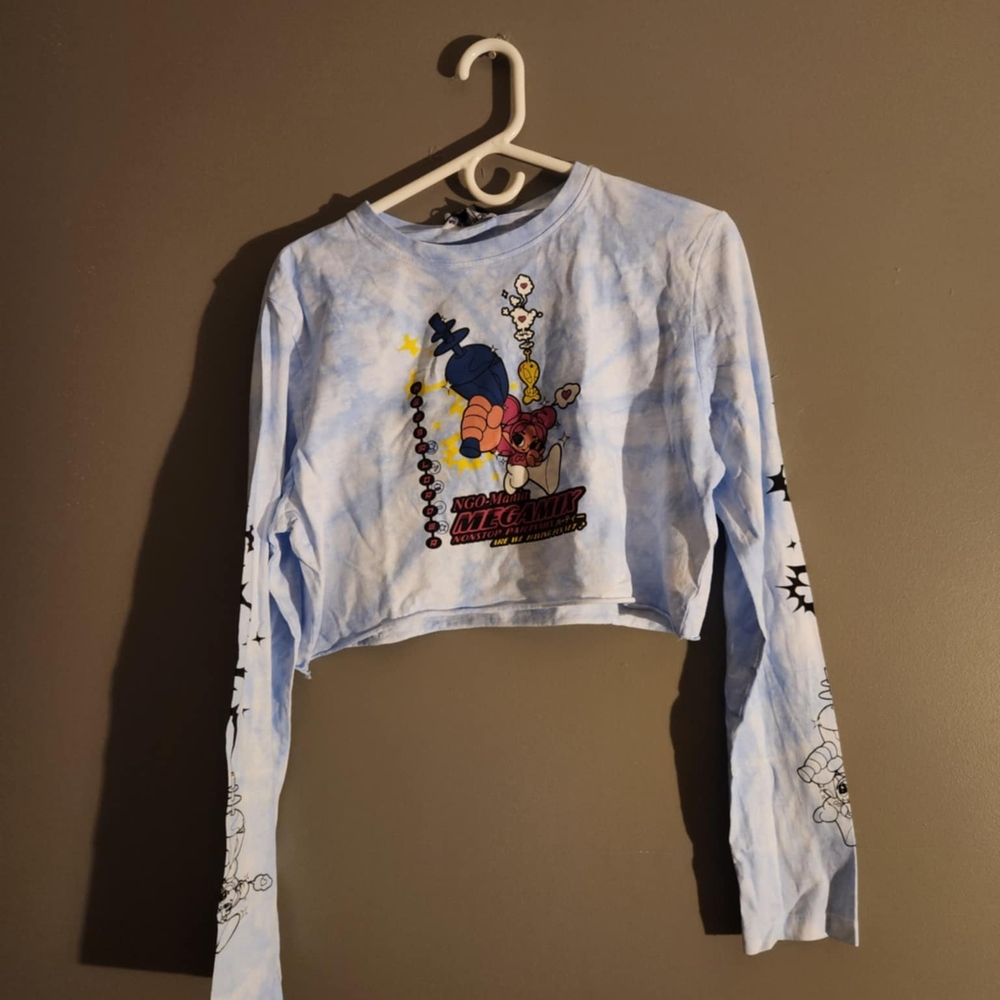 Light Blue Tie-Dye Cropped Long-Sleeve Graphic Top